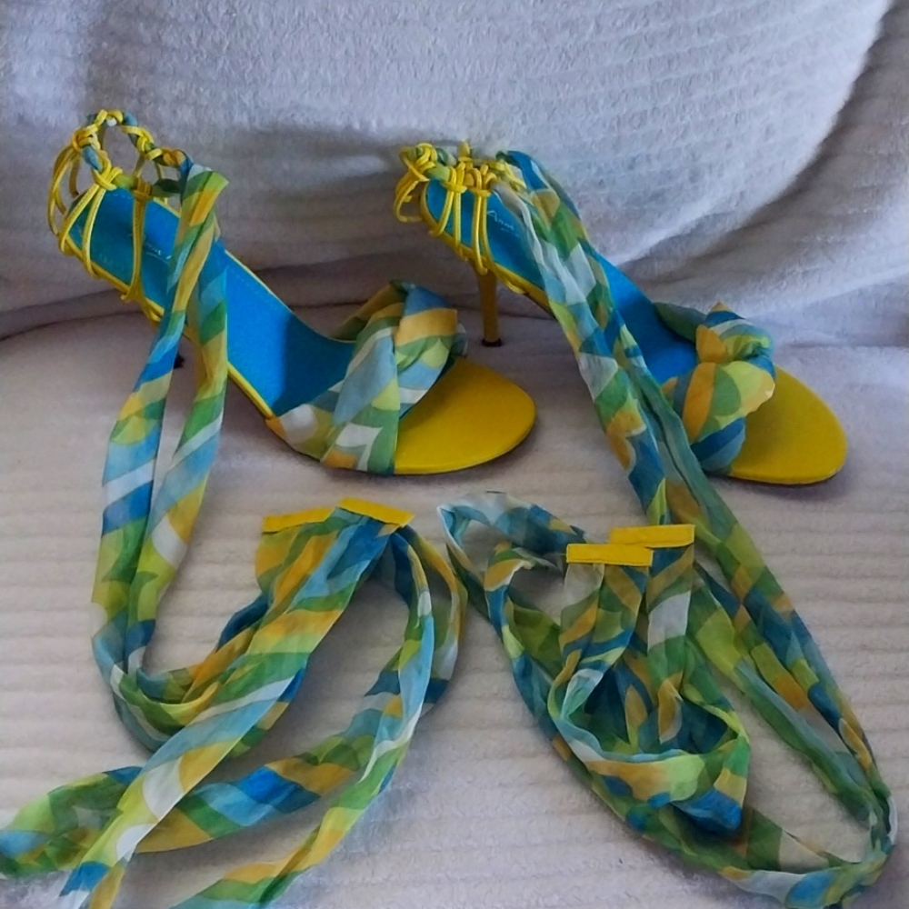 Anne Michelle summer sandal, yellow multi, size 8.5 gently used 3.5in heel